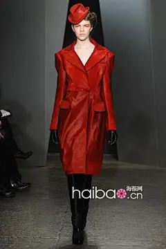 【Donna Karan】可绅士可性感的帽子女郎！唐娜·凯伦 (Donna Karan) 2012秋冬女装秀大图+视频，海报时尚网带你回味2012秋冬纽约时装周_海报时尚网
