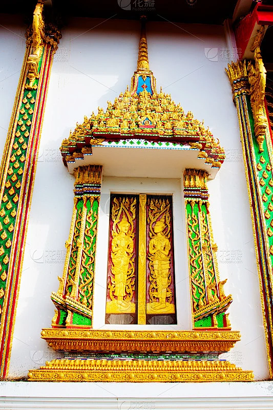 美丽的泰国Wat金色寺庙建筑细节，泰国Photharam Ratchaburi素材-花瓣网