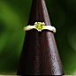 日本设计师【自然主义】925银 橄榄石 戒指 戒指戒圈外表面为树枝肌理，使戒指更具生命力