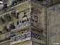 “ 墀头（chí tóu）中国古代传统建筑构建之一。山墙伸出至檐柱之外的部分，突出在两边山墙边檐，用以支撑前后出檐。但由于它特殊的位置，远远看去，像房屋昂扬的颈部，于是含蓄的屋主用尽心思来装饰。”