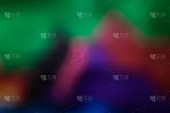 背景从模糊的彩虹斑点。从一种颜色到另一种颜色，从暗到亮的平滑过渡