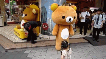 在路边遇到一只简直萌到犯规的轻松熊！！ ...