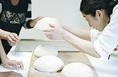 Fermentation (フェルマンタシオン) - 東京・四ツ谷の小さなパン教室 : 初心者から経験者まで楽しめる、天然酵母を使った東京・四ツ谷の小さなパン教室です。オーソドックスなパンや、ちょっとしたおやつに嬉しい菓子パン、高加水・長期醗酵のパンなど、様々な講座を実施しています。