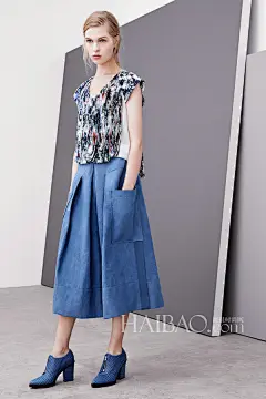 【图】时尚品牌一周美图合辑(12.30-1.5)：普拉达、香奈儿、圣罗兰等大牌广告齐发布，华丽卡司比比看！_第7页_品牌动态_海报时尚网