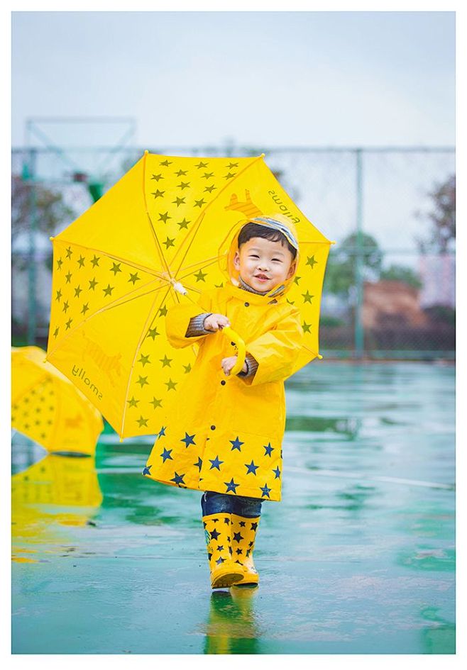 下雨天的篮球场(全)_儿童摄影_黑光图库