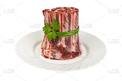 半成品制成的野猪肉-肋骨，孤立