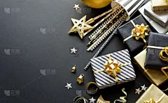 选择性的焦点/组礼品盒和派对装饰品。圣诞快乐，圣诞节和新年庆祝概念