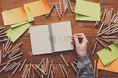 在空白写生簿中手绘的特写