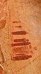 峡谷地国家公园马蹄峡谷中艺术画廊的岩画，美国犹他州 (© Austin Cronnelly/Tandem Stills + Motion)
犹他州这个偏远的考古遗址是美国最著名的岩石艺术收藏地之一。考古学家认为，马蹄峡谷的象形文字是在公元400年到1100年之间产生的，当时游牧民族的狩猎者在沙漠中游荡。你所看到的这张照片是马蹄峡谷艺术画廊的圣灵壁画，它以大约20个真人大小的人物命名，而且好像漂浮在上方，非常震撼！
2018-04-28
北美洲, 美国, 峡谷地国家公园