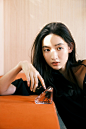 王玉雯超话 今日新“雯”：光影斑驳，我本莫测。

祝大家中秋节快乐 ​​​​