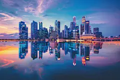 海滨城市建筑综合体水面倒影