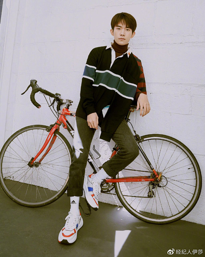 TFBOYS-易烊千玺 一组街头大片释出...
