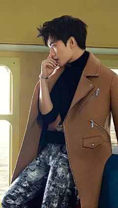 杨洋风度杂志手机锁屏壁纸 肖奈 巴莎 微微一笑很倾城
高清原图微博：童话壁纸王国