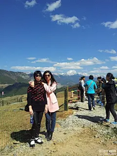 晚上抵达香格里拉，团友都去参加藏民家访，感受藏族歌舞风情。