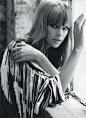 Taylor Swift(泰勒•斯威夫特), 1989年出生的美国乡村女歌手泰勒, 恐怕没有人会不喜欢, 这是她为英国Marie Claire时尚杂志拍摄的时尚封面, 名字为”音乐就是我的一切”, 向我们展示了一个音乐世界的精灵, 大爱. 