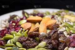 试着把混合物放在盘子里。