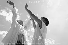 #BazaarV情书# 时尚芭莎 × #护心预告海报#出炉~第一次十指交握，却像等待了许久一样熟稔自然。当我握住你的手，就不再想结局。和你一起，蓝天也不再遥不可及。
 
特邀摄影师：范欣@Pillfanfan
总策划：@Angela_ZHOUUUU 、@高二令 （@芭莎视频BazaarV ）