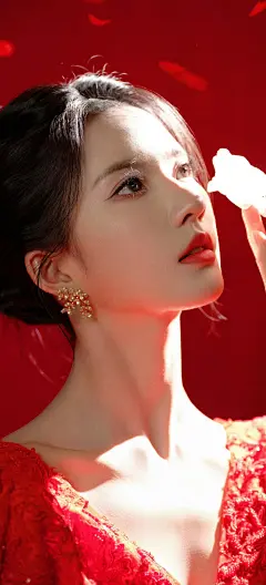 美女壁纸—一袭红裙的刘些宁...@霁枫壁纸美图的动态
