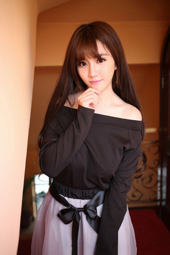 长发美女艾西Ashley公主裙黑白配清纯...