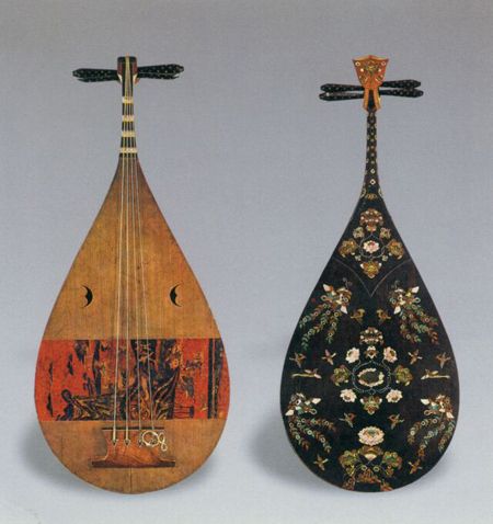 螺钿紫檀五弦琵琶制造年代: 唐规格: 长108.1cm 最大腹宽30.7cm 收藏地