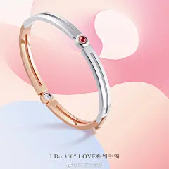 #I Do 360° LOVE系列# 灵感取自“圆”的形状。一面镶嵌璀璨钻石，一面镶嵌红宝石，360°灵动翻转，将不同宝石的华美别致呈现。似我，给你四季不变的守护。
▷ 查看详情 O网页链接 ​​​​