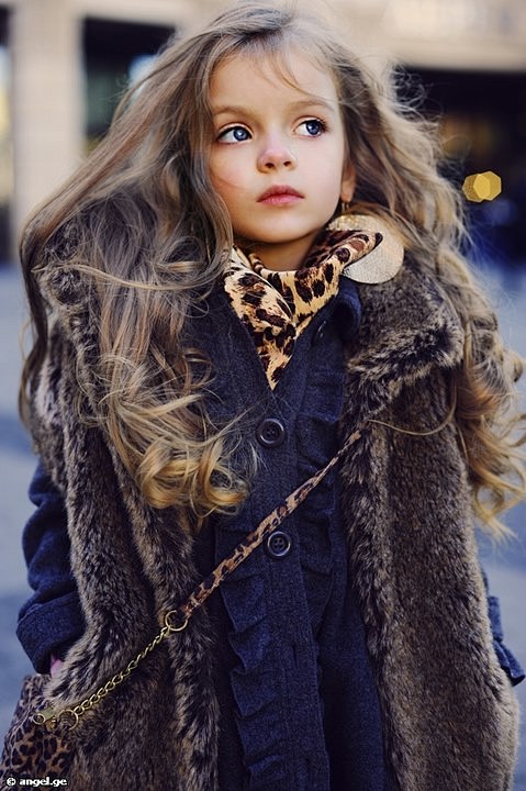 俄罗斯4岁小模特米兰-库尔尼科娃