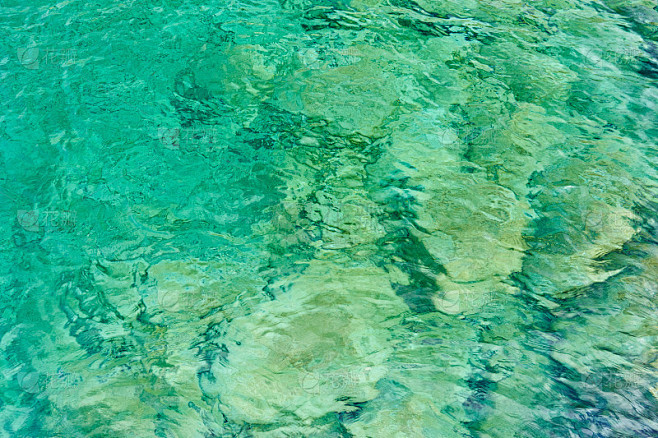 碧绿的海水
