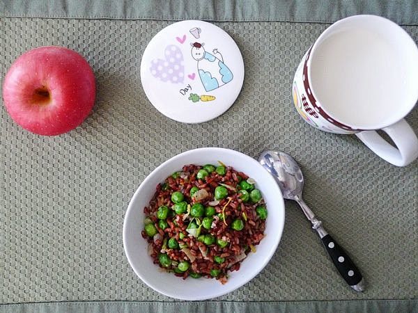 97/365 豌豆糙米饭+牛奶+苹果
