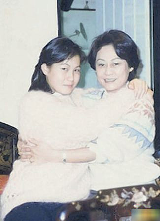 刘若英和妈妈,刘若英很小的时候，母亲和父...