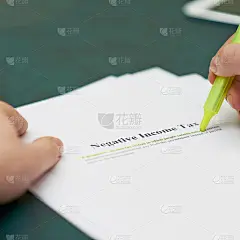 在负所得税定义中标记词语