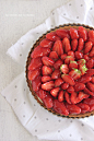 tartes aux fraises 09
(pâte sablée aux amandes, crème pâtissière à la vanille, fraises de plougastel) #赏味期限#