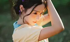良心多少钱一斤。人人都有一颗心，但未必人人都会有良心。人人都有一张嘴，但未必人人都会说感恩。很多时候，都是东郭先生碰到了狼，都是好心农夫遇到了蛇。不知感恩图报，反倒伤了人心，毁了情深。良心多少钱一斤？在重情重义人的眼里，良心，就是价值千金。帮过他的人，他用心回馈；疼过他的人，他尽心关怀；爱过他的人，他真心善待；信任他的人，他从不伤害。良心多少钱一斤？在无情无义的人眼里，良心，就是一文不值。缺钱时你给了，要账时他急了；困难时你帮了，得意时他忘了；心里话你说了，转身给你卖了；一颗心你掏了，回头把你伤了。人啊，