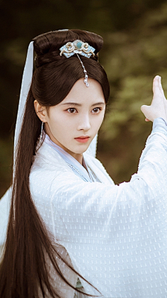 白蛇79-花瓣网|陪你做生活的设计师 | 中国古装剧照,那些美的颠倒