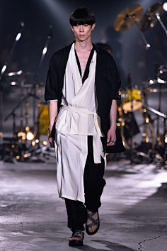 comjohn galliano fall 2010 menswear fashion show.