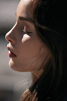 com采集ayaoo采集到侧脸1比人间香奈儿还贵的真公主,她突破了人类侧脸