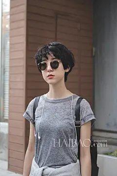 【图】炎热夏日里的“提神良药”！海报时尚网日本街拍之古着聚集地原宿篇240期：简装花样依旧足，混搭也要够清凉_第15页_日本街拍_海报时尚网