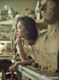 #尹超摄影集锦# 由@摄影师尹超 掌镜，杜鹃登上《费加罗》杂志总第2120期封面。这个有些倔强的上海女孩这样形容自己，“我不会，也不喜欢塑造形象。你看到我怎样的状态，就是我那时真实情绪的反应。高冷、温暖、直率甚至敏感都是真实的杜鹃。” °杜鹃 | 一冷一暖皆是我