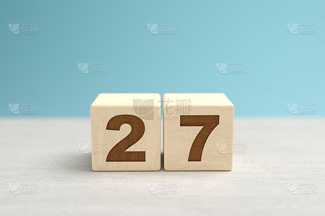 组成数字27的木制玩具积木。