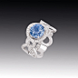 énitienne戒指，18K白金，镶嵌钻石与多种有色蓝宝石