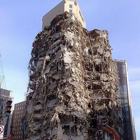 大厦顷刻间崩塌