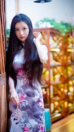 HD高清手机锁屏壁纸，湛蓝的天空下，阳光灿烂的美景