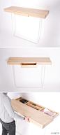 英国设计师Daniel Schofield设计的书桌“Shifty”，巧妙之处在双向收纳空间。