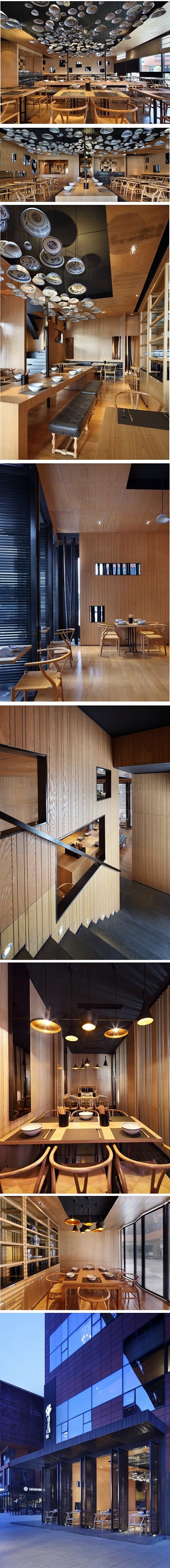 这是位于北京的台湾面馆的室内设计，利用中...