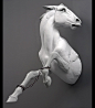 Beth Cavener Stichter，美国艺术家，他的作品大多是动物雕塑，通过动物来表现人的情感和欲望。
