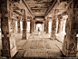 国家地理2011全球摄影大赛
地方类 观众投票一等奖
Krishna神庙是Hampi最著名的印度神庙之一。这张照片展示出了这座寺庙的建筑之美。拍摄于印度Hampi。

摄影：Alejandra Loreto