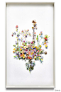 钟情于植物花草的荷兰艺术家Anne Ten Donkelaar，如同造物主般赋予那些自然里的枯枝败叶新的生命。她利用细针精心制作的3D装置拼贴，压干了各式多姿的花朵、枝桠、叶瓣，像宇宙初创之始的Big Bang，创建成自己的花的盛宴。@北坤人素材