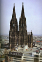 科隆大教堂
科隆大教堂（Kölner Dom，全名Hohe Domkirche St. Peter und Maria），是位于德国科隆的一座天主教主教座堂，是科隆市的标志性建筑物。在所有教堂中，它的高度居德国第二（仅次于乌尔姆市的乌尔姆大教堂），世界第三。论规模，它是欧洲北部最大的教堂。集宏伟与细腻于一身，它被誉为哥特式教堂建筑中最完美的典范。它始建于1248年，工程时断时续，至1880年才由德皇威廉一世宣告完工，耗时超过600年，至今仍修缮工程不断。