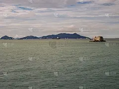 El Penon de San Jose岩石在巴拿马运河入口前。