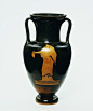 古希腊陶瓷艺术欣赏 | 历史典故 希腊陶器的造型和各种器皿上的绘画是古希腊艺术宝库的重要组成部分。公元前 7世纪起，希腊的陶器绘画在陶器天然的红色表面用黑色作画的黑画陶初享盛名，取而代之的是更便于现实地表现人体和动作的红画陶，即画面本身是陶器天然的红色，而其余空间皆为黑色。