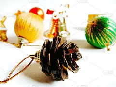 圣诞节装饰在孤立的白色背景与复制空间